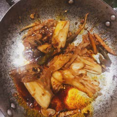 Cách Làm Mì Cay Xào Kim Chi Bò Viên Chuẩn Ngon