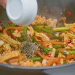 Cách làm Mực Xào Hành Giòn Cay tươi ngon ăn cùng cơm nóng
