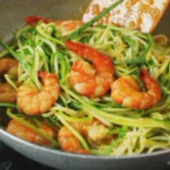 Cách làm Mỳ Sợi Bí Ngòi Sốt Tôm thơm ngon và thanh đạm