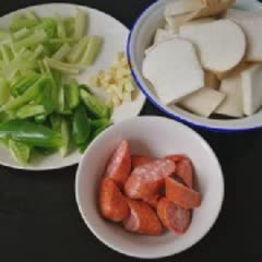 Cách làm nấm đùi gà xào xúc xích