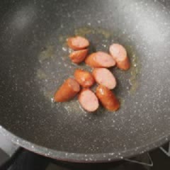 Cách làm nấm đùi gà xào xúc xích