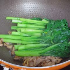 Cách làm thịt bò xào cải rổ
