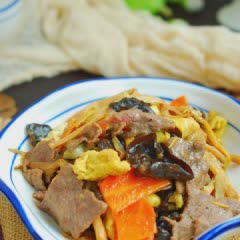 Cách làm Thịt Bò Xào Nấm Mèo kim châm thơm ngon, dinh dưỡng