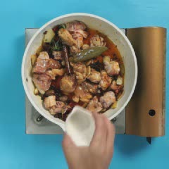 Cách làm thịt gà xào cay thơm hấp dẫn