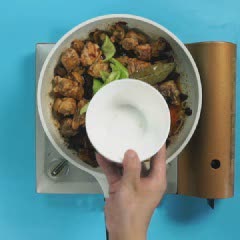 Cách làm thịt gà xào cay thơm hấp dẫn