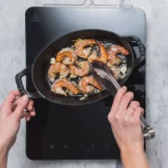 Cách làm Tôm xào kiểu Tây Ban Nha