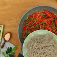 Cách Làm Món Tôm Xào Miến Hồng Kông Mới Lạ Và Hấp Dẫn