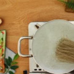 Cách Làm Món Tôm Xào Miến Hồng Kông Mới Lạ Và Hấp Dẫn