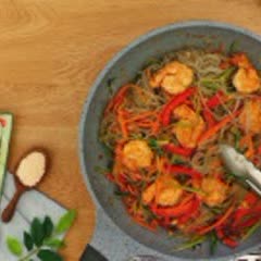 Cách Làm Món Tôm Xào Miến Hồng Kông Mới Lạ Và Hấp Dẫn