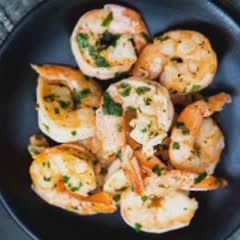 Cách làm Tôm xào sốt tỏi bơ