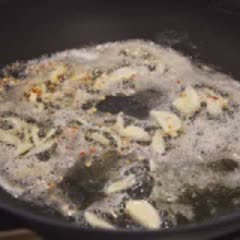 Cách làm Tôm xào sốt tỏi bơ