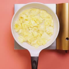 Cách làm Trứng Xào Hẹ bùi thơm, hấp dẫn cho bữa cơm nhà 