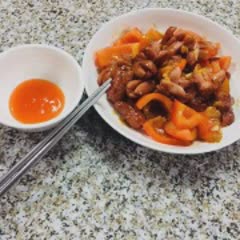Cách làm Xúc xích cocktail xào ớt chuông cay ngọt