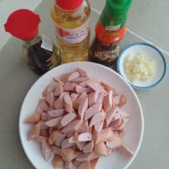 Cách Làm Xúc Xích Sốt Cay Đơn Giản Đổi Vị Gia Đình