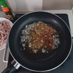 Cách Làm Xúc Xích Sốt Cay Đơn Giản Đổi Vị Gia Đình