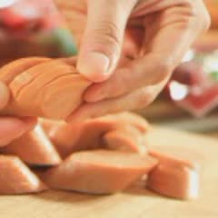 Cách làm Xúc Xích Xào Chua Ngọt thơm ngon, hấp dẫn tại nhà 