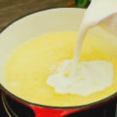 Cách Làm Khoai Tây Kẹp Xúc Xích Nướng Sốt Phô Mai Ngon Và Lạ Miệng