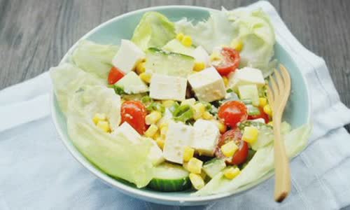 Cách làm salad đậu hũ cà chua dưa leo