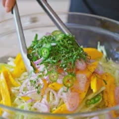 Cách làm Salad bắp cải xoài