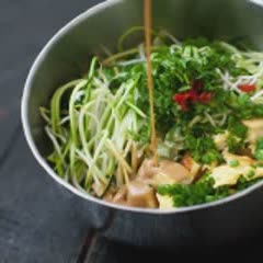 Cách làm salad bí ngòi kiểu Thái