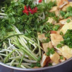 Cách làm salad bí ngòi kiểu Thái