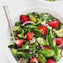 Cách làm Salad bơ dâu rau bina