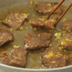 Cách Làm Salad Bò Sốt Dầu Giấm Tươi Mát Cho Mùa Hè