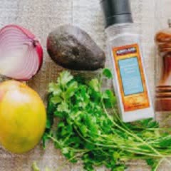 Cách làm Salad bơ xoài hành tây