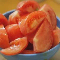 Cách Làm Salad Cà Chua Hành Tây Thơm Ngon Đơn Giản