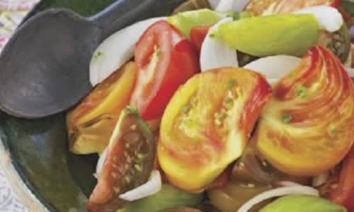 Cách Làm Salad Cà Chua Hành Tây Thơm Ngon Đơn Giản