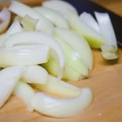 Cách Làm Salad Cà Chua Hành Tây Thơm Ngon Đơn Giản