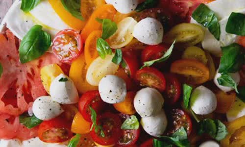 Cách làm salad cà chua phô mai Mozzarella