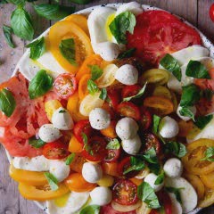 Cách làm salad cà chua phô mai Mozzarella