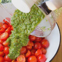 Cách làm Salad cà chua sốt Pesto