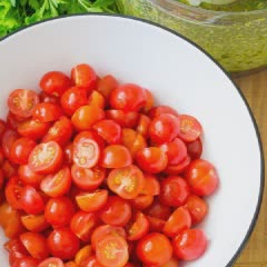Cách làm Salad cà chua sốt Pesto