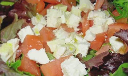 Cách làm salad cà chua với feta