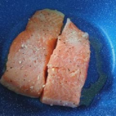 Cách Làm Salad Cá Hồi Chiên Đơn Giản Và Dinh Dưỡng