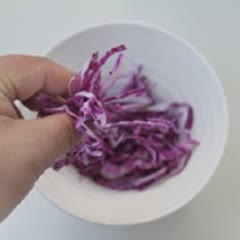 Cách làm Salad Cá Ngừ Hộp ngon miệng hỗ trợ chị em giảm cân