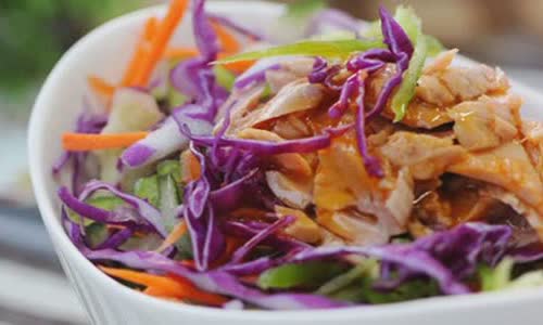 Cách làm Salad Cá Ngừ Hộp ngon miệng hỗ trợ chị em giảm cân