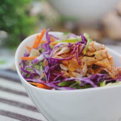 Cách làm Salad Cá Ngừ Hộp ngon miệng hỗ trợ chị em giảm cân