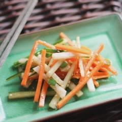 Cách Làm Salad Cà Rốt Dưa Leo Dầu Mè Thơm Ngon
