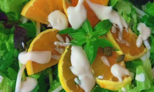 Cách làm Salad Cam Hạt Bí Sốt Kem Phô Mai béo ngậy cực ngon