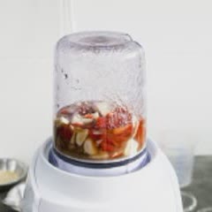 Cách làm salad cam tôm khô chua cay kiểu Thái