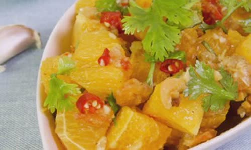 Cách làm salad cam tôm khô chua cay kiểu Thái