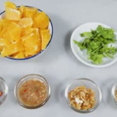 Cách làm salad cam tôm khô chua cay kiểu Thái