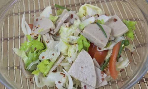 Cách làm salad chả lụa trộn cần tây