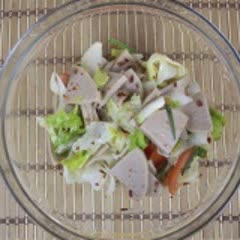 Cách làm salad chả lụa trộn cần tây