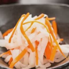 Cách Làm Salad Củ Cải Cà Rốt Giòn Ngon Ngày Tết
