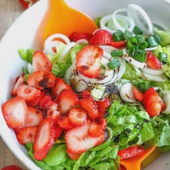Cách làm Salad dâu tây xà lách
