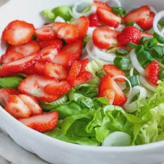Cách làm Salad dâu tây xà lách